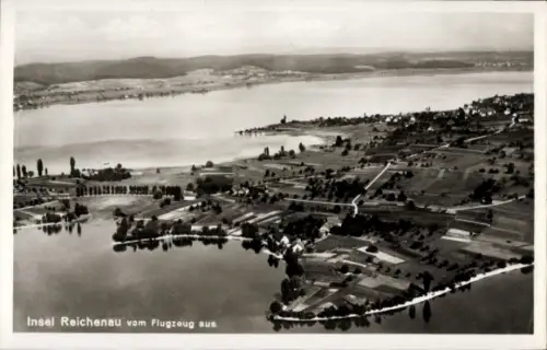 Ak Insel Reichenau Bodensee, Luftaufnahme,  Wasser, Landschaft, Felder, Bäume
