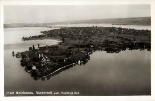 Ak Niederzell Insel Reichenau Bodensee, Luftaufnahme,  vom Flugzeug aus, Echte Photographie