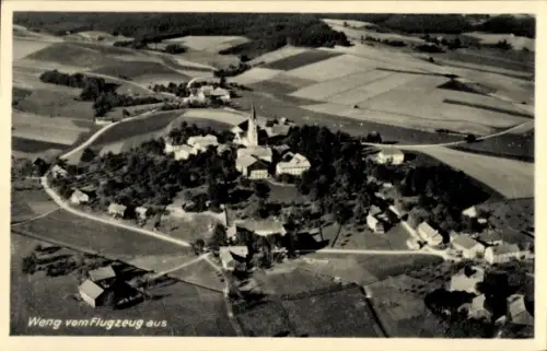 Ak Weng in Niederbayern, Luftaufnahme von  Kirche, Felder, ländliche Umgebung