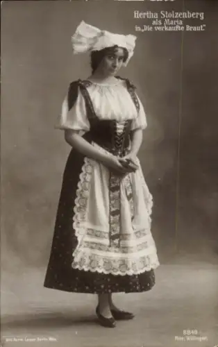 Ak Opernsängerin Hertha Stolzenberg als Maria in die verkaufte Braut