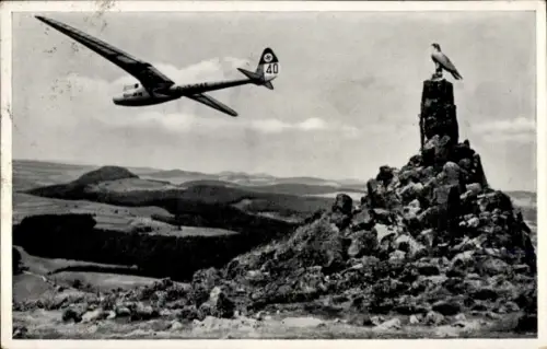 Ak Gersfeld in der Rhön Hessen, Wasserkuppe, Fliegerdenkmal, Segelflugzeug