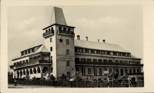 Ak Budapest Ungarn, Vörös Csillag Szálló,  Sternsymbol,  Architektur