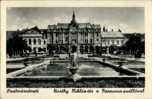 Ak Satu Mare Szatmárnémeti Rumänien, Horthy Miklós-tér, Pannonia-Szálló, Brunnen, Gartenanlage