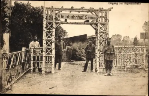 Ak Senuc Ardennes, Kleinbahnhof, Eingang zur Argonnenbahn, deutsche Feldbahn, Soldaten, 1. WK