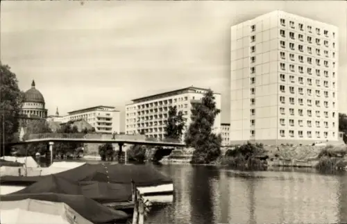 Ak Potsdam, Alte Fahrt, Hochhäuser, Brücke, abgedeckte Boote