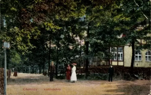 Ak Chemnitz in Sachsen, Chemnite Waldschänke, Personen auf der Straße, Bäume, Gebäude im Hintergr