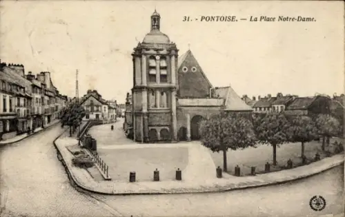 CPA Pontoise Val d'Oise, La Place Notre Dame