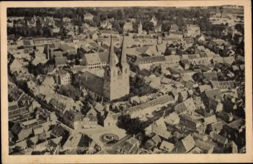 Ak Quedlinburg im Harz, Fliegeraufnahme, Panorama, Kirche