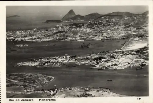 Ak Rio de Janeiro Brasilien, Panoramablick auf  Berge, Wasser, Schiffe