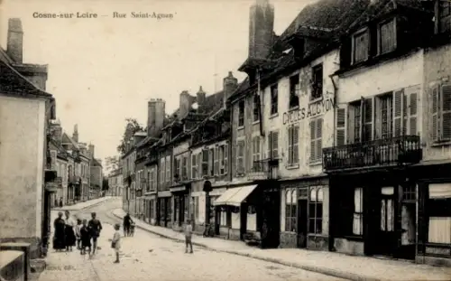 CPA Cosne-sur-Loire Nièvre, Rue Saint Agnan