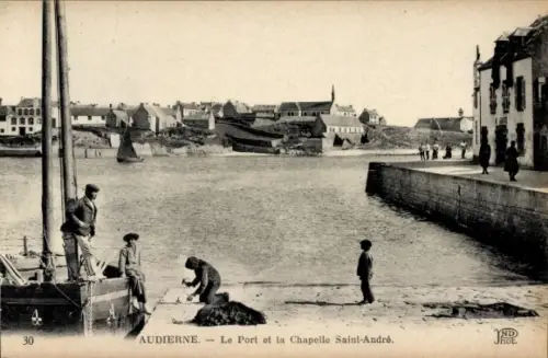 Ak Audierne Finistère, Hafenansicht, Kapelle Saint-André, Menschen am Wasser, Boote