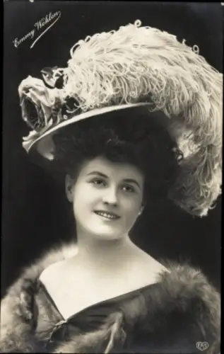 Ak Sängerin und Schauspielerin Emmy Wehlen, Portrait, Federhut, Pelz