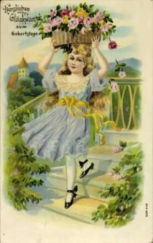 Ak Mädchen  mit Rosen in einem Korb