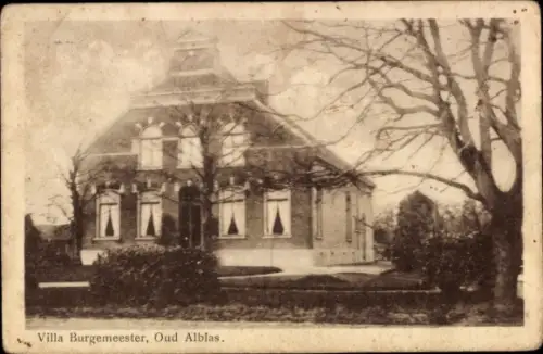 Ak Oud Alblas Südholland, Villa Burgemeester,  Gebäude mit Fenstern, Bäume im Vordergrund