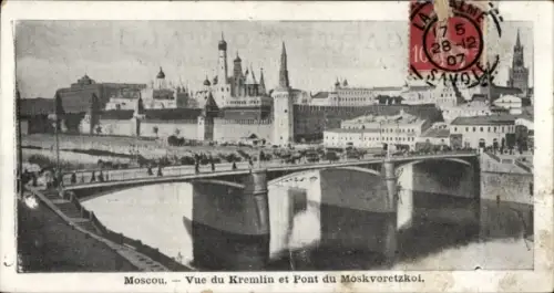 Ak Moskau Russland,  Kreml, Moskvorezkoi-Brücke,  Ansicht