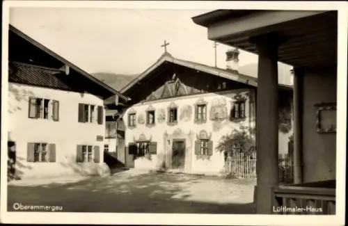 Ak Oberammergau in Oberbayern,  Lüftimaler-Haus, Häuser, Straße