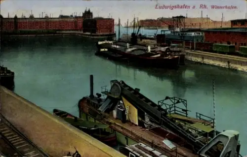 Ak Ludwigshafen am Rhein, Ludwigshafen am Rhein, Winterhafen, Schiffe im Hafen, Wasserfläche