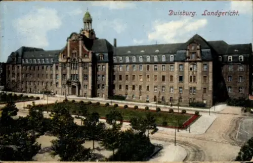 Ak Duisburg im Ruhrgebiet,  Landgericht, Gebäude, Garten, Bäume