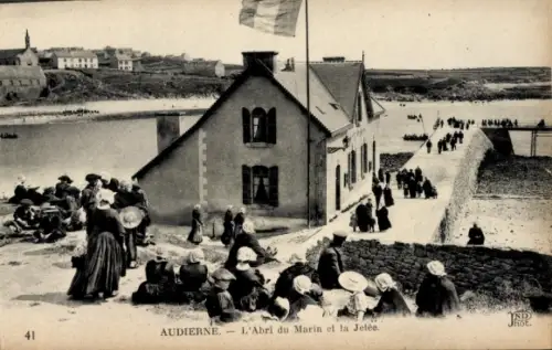Ak Audierne Finistère, Strandansicht, Gebäude, Fischer, Boote, Menschen, Küste