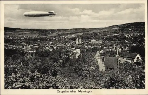 Ak Meiningen in Thüringen, Gesamtansicht, Zeppelin