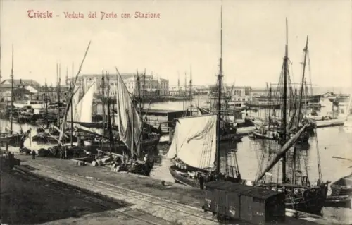 Ak Triest Trieste Friuli Venezia Giulia, Hafen und Bahnhof, Schiffe