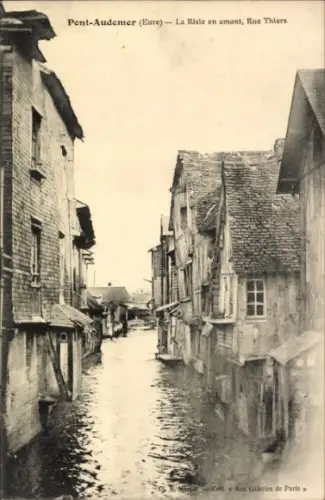 CPA Pont Audemer Eure, La Risle en amont, Rue Thiers