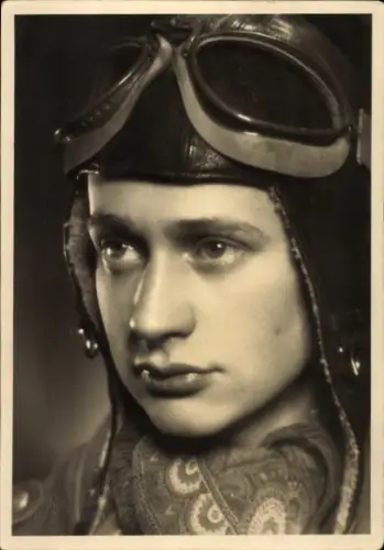 Foto Ak Pilot, Flieger, Fliegerbrille, Porträt