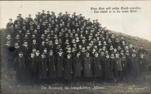 Ak Deutsche Seeleute, Die Besatzung der heimgekehrten Möwe, Novitas 24/6