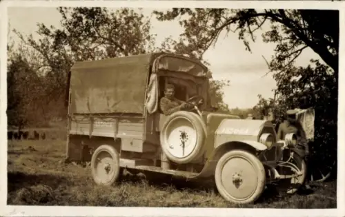 Foto Ak Lastkraftwagen, Soldaten