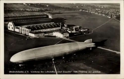 Ak Friedrichshafen am Bodensee, Landung des Luftschiffes Graf Zeppelin, Fliegeraufnahme