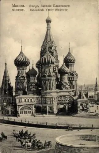 Ak Moskau Russland, St. Basilius Kathedrale, Moskauer Architektur, Pferdekutschen