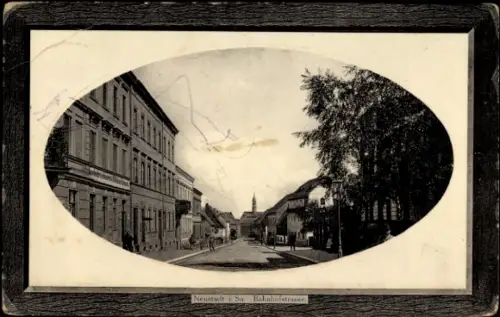 Ak Neustadt in Sachsen,  Bahnhofstraße, Straßenansicht, Gebäude, Bäume