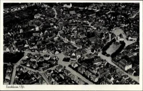 Ak Forchheim in Oberfranken Bayern, Luftaufnahme von  viele Dächer, kleine Straßen, ländliche Arc
