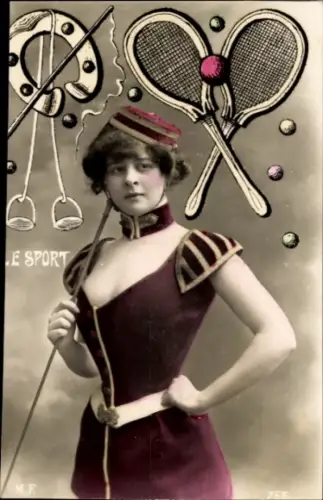 Ak Sport, Junge Frau in Uniform, Tennisschläger, Hufeisen