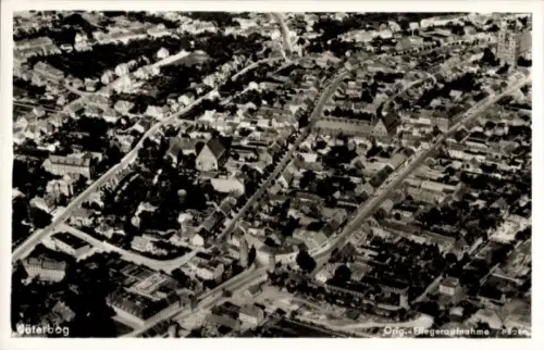 Ak Jüterbog in Brandenburg, Luftaufnahme von  Wohngebäude, Straßen, Landschaft