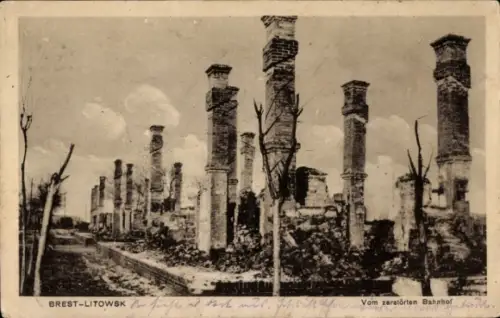 Ak Brest Litowsk Weißrussland, zerstörter Bahnhof