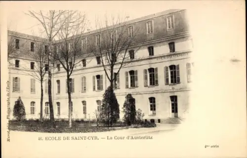 Ak Saint Cyr l'Ecole Yvelines, Ecole de Saint-Cyr, La Cour d'Austerlitz