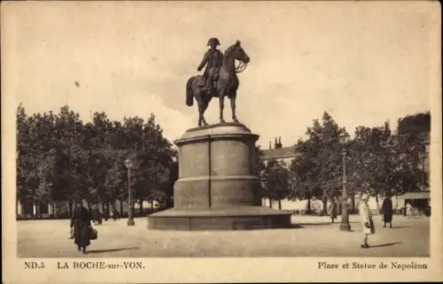 Ak La Roche sur Yon Vendee, Platz, Statue de Napoleon