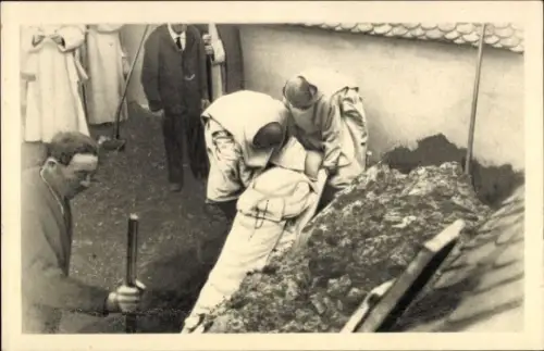 Ak Montrieux Meounes Var, Chartreuse, Enterrement d'un Chartreux