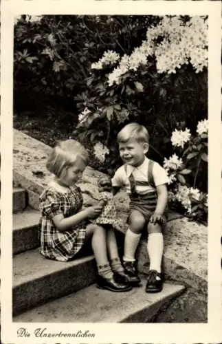 Ak Unzertrennliche, Kinder, Liebespaar, Puppe