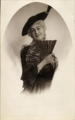 Foto Ak Frau mit Fächer, Porträt