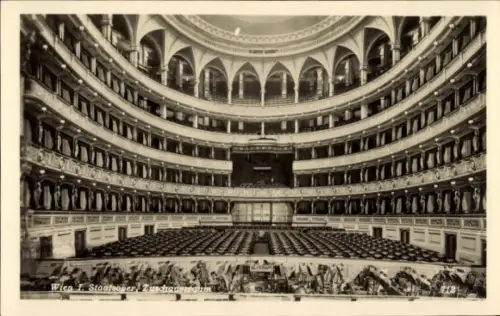 Ak Wien 1 Innere Stadt,  Staatsoper, Zuschauerraum, leere Sitzplätze, Bühne sichtbar