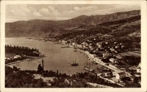 Ak Dubrovnik Kroatien, Landschaft mit Hafen, Boote, Berge, Häuser, sepiafarbene Darstellung