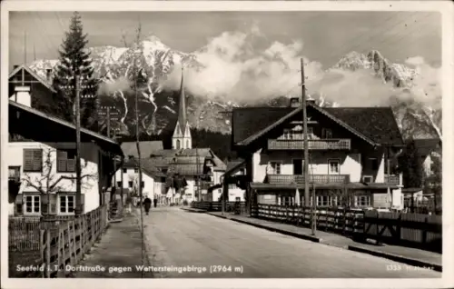 Ak Seefeld in Tirol,  Dorfstraße, Wettersteingebirge, Berge, 