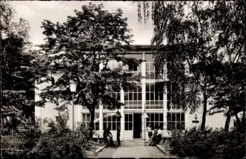 Ak Köln am Rhein, Jugendherberge, Bäume, Laternen, Schwarz-Weiß-Foto