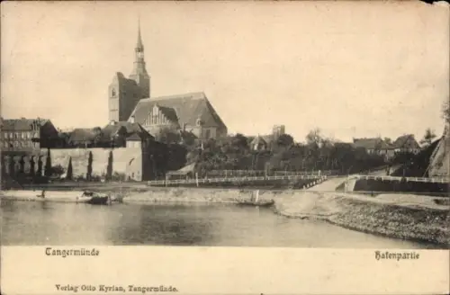 Ak Tangermünde an der Elbe, Schwarz-Weiß-Bild, Hafenpartie, Kirche, Wasser, Boote
