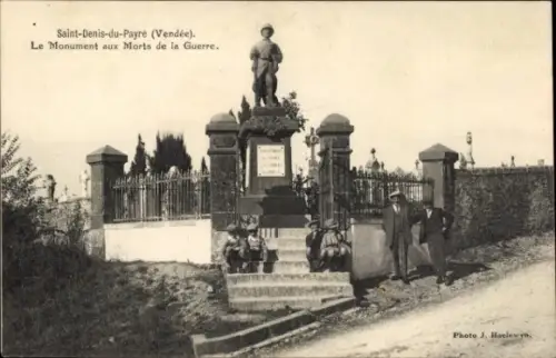 Ak Saint-Denis-du-Payre Vendée, Le Monument aux Morts de la Guerre
