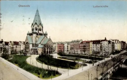 Ak Chemnitz in Sachsen, Lutherkirche,  Architektur, grüne Anlagen, Stadtansicht