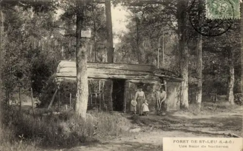 Ak St Leu la Foret Val d'Oise, Hütte, Holzschuppen, Bäume, Familie, Kinder