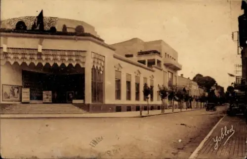 Ak Dax Landes, Historisches Gebäude, Straßenszene,  mit zwei Postwertzeichen